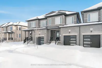 Att/Row/Townhouse in Wasaga Beach