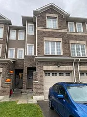 Att/Row/Townhouse in Barrie