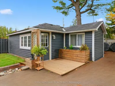 Detached in Wasaga Beach
