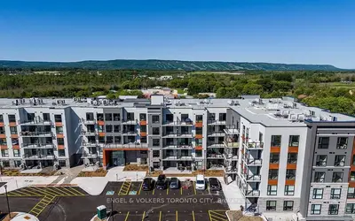 Condo Apartment in Collingwood