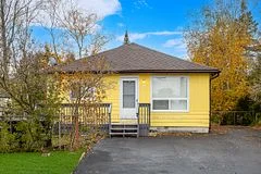 Detached in Wasaga Beach