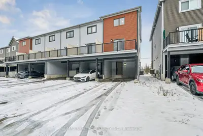 Att/Row/Townhouse in Barrie