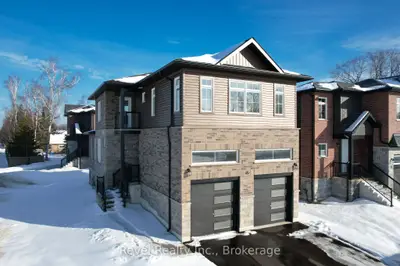 Detached in Wasaga Beach
