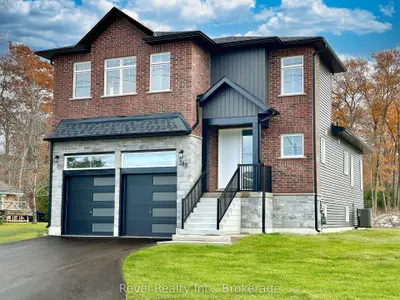 Detached in Wasaga Beach