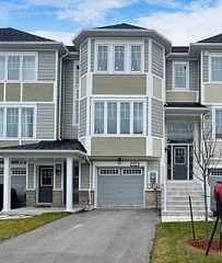 Att/Row/Townhouse in Wasaga Beach