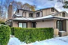 Condo Townhouse in Collingwood