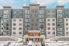 15 Kneeshaw Drive S 302, Barrie, ON L9J 0X9