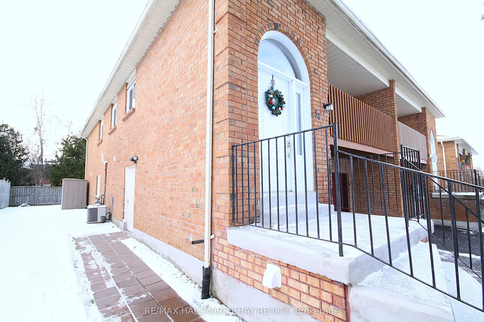36 Porritt Street B, Barrie, On L4n 6y3