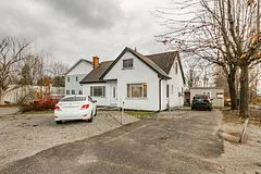 261 Barrie Road Main & Upper, Orillia, ON L3V 2R4