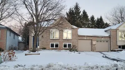 Detached in Wasaga Beach