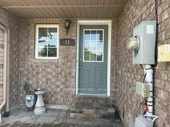 Att/Row/Townhouse in Barrie