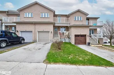18 Owen Street W, Penetanguishene, ON L9M 1M8