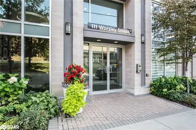 111 WORSLEY Street, Barrie, ON L4M 0J5