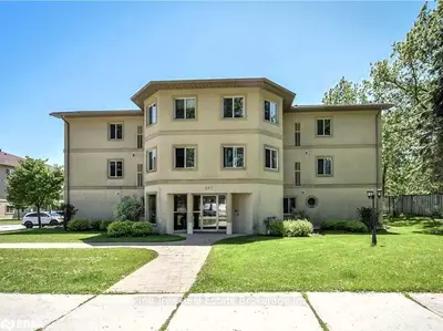 Condo Apartment in Orillia