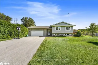 Detached in Clearview