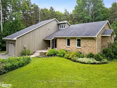Detached in Clearview
