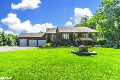Detached in Clearview