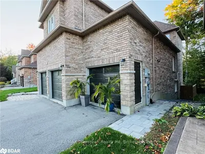 Detached in Barrie