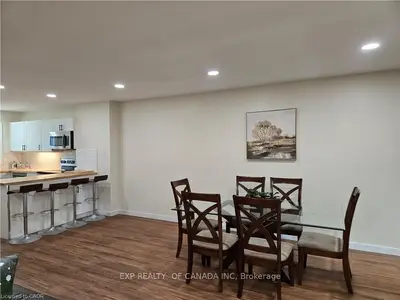 Condo Townhouse in Collingwood