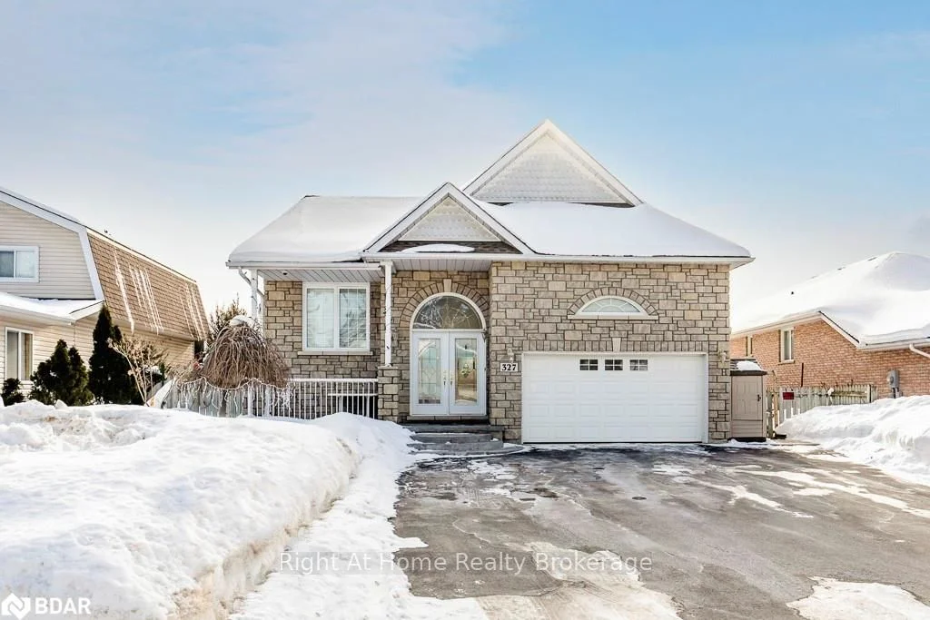 327 Old Mosley Street, Wasaga Beach, On L9z 2h6
