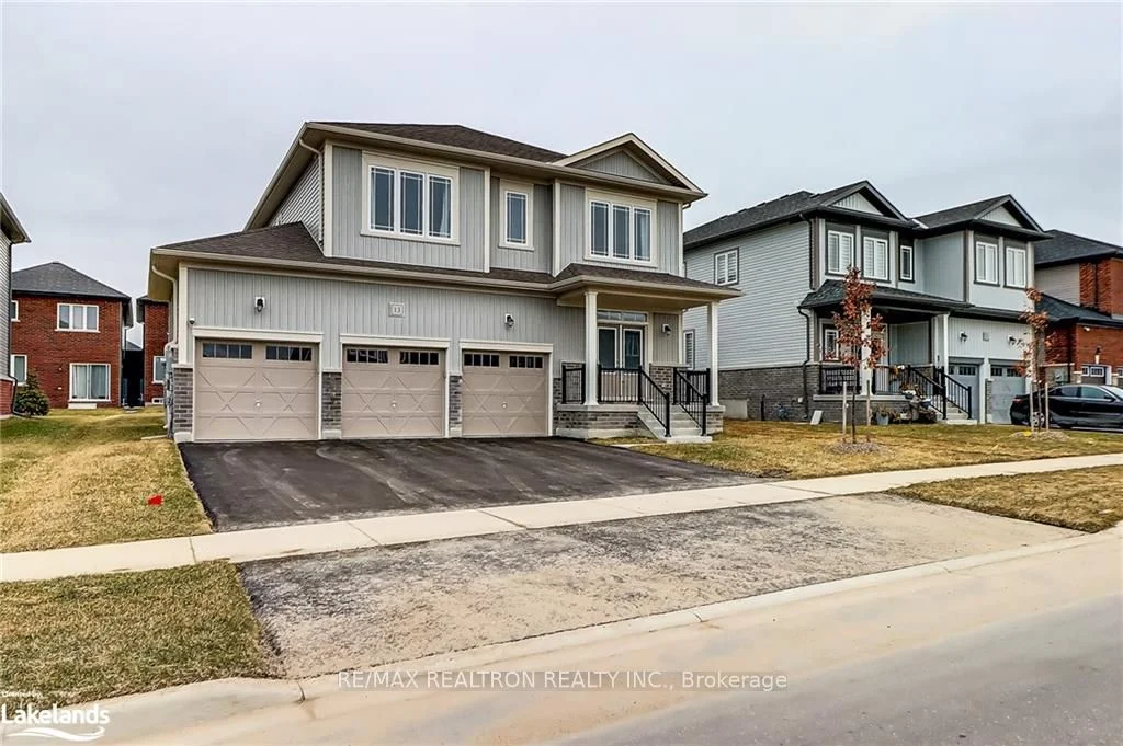 13 Middleton Drive, Wasaga Beach, On L9z 0l1