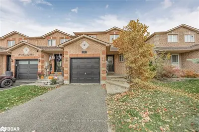 Att/Row/Townhouse in Barrie