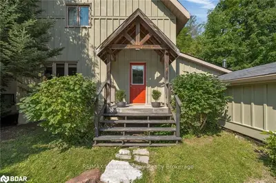 Detached in Clearview