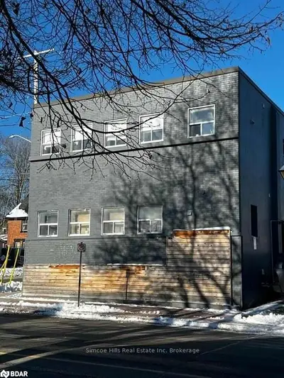 Condo Apartment in Orillia