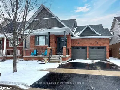 27 Counsellor Terrace, Barrie, On L4m 7h1