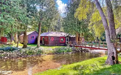 Detached in Clearview