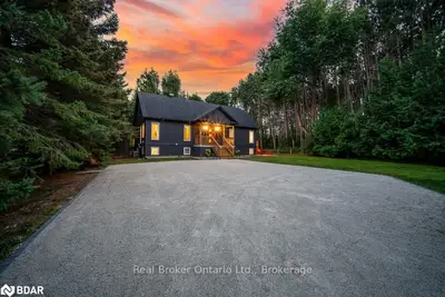 Detached in Clearview