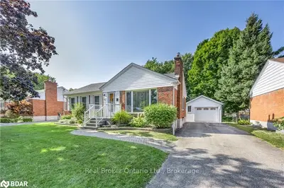 Detached in Orillia
