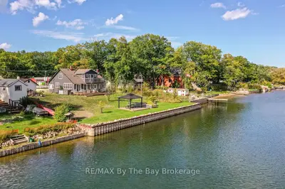 Detached in Wasaga Beach