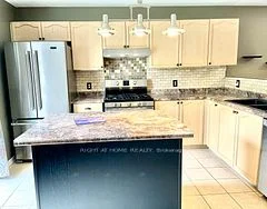 204 COUNTRY Lane, Barrie, ON L4N 0W1