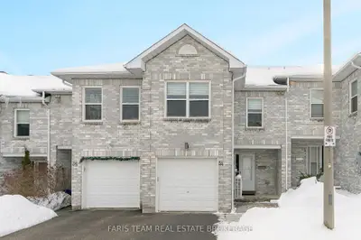 Condo Townhouse in Barrie