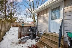 8 Newton Street Lower Unit, Barrie, ON L4M 3N3