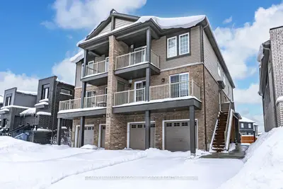 Condo Townhouse in Barrie