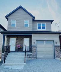 164 Penetanguishene Road MAIN & 2nd, Barrie, ON L4M 7C3