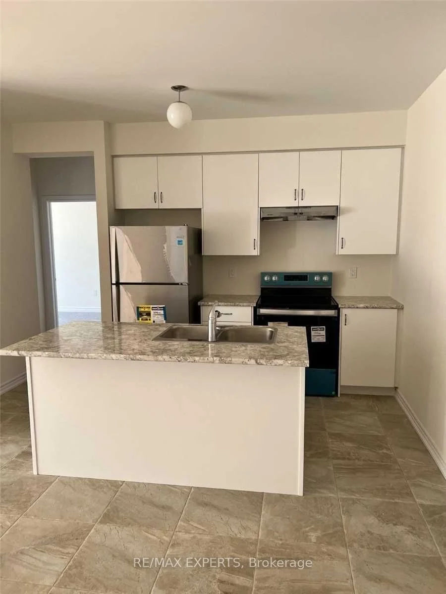 33 Bannister Road MAIN, Barrie, ON L9L 0L5
