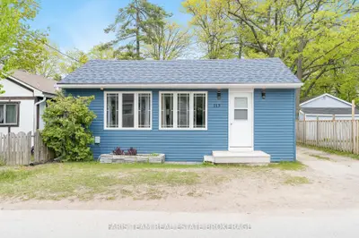Detached in Wasaga Beach
