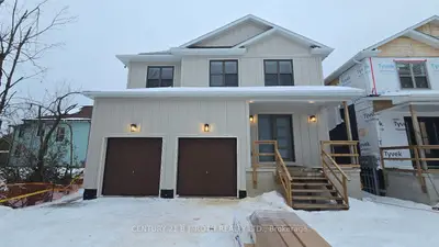 44 Calverley Street Upper, Orillia, ON L3V 3T5