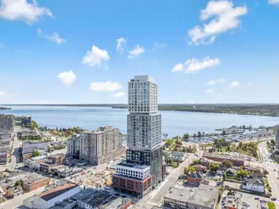 39 Mary Street Unit #1302, Barrie, ON L4N 1S9