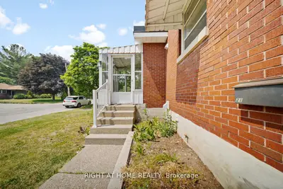21 Thomson Street Main Floor, Barrie, On L4n 1x4