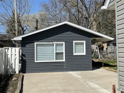 82 Gunn Street 3, Barrie, On L4m 2h5