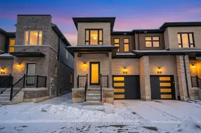 23 Turnberry Lane, Barrie, ON L9J 0M8