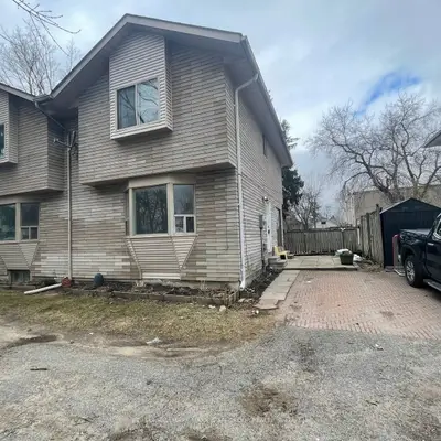 82 sanford Street Unit B, Barrie, ON L4N 3C5