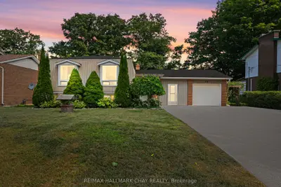 15 Viel Street, Penetanguishene, On L9m 1h8