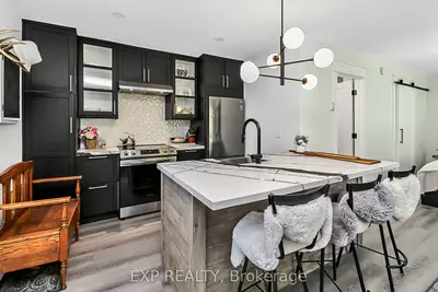 Condo Townhouse in Collingwood
