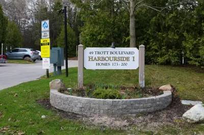 49 Trott Boulevard 193, Collingwood, On L9y 5b8