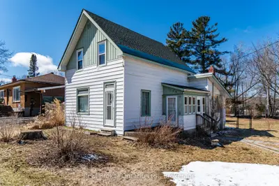 135 Poyntz Street, Penetanguishene, On L9m 1p5